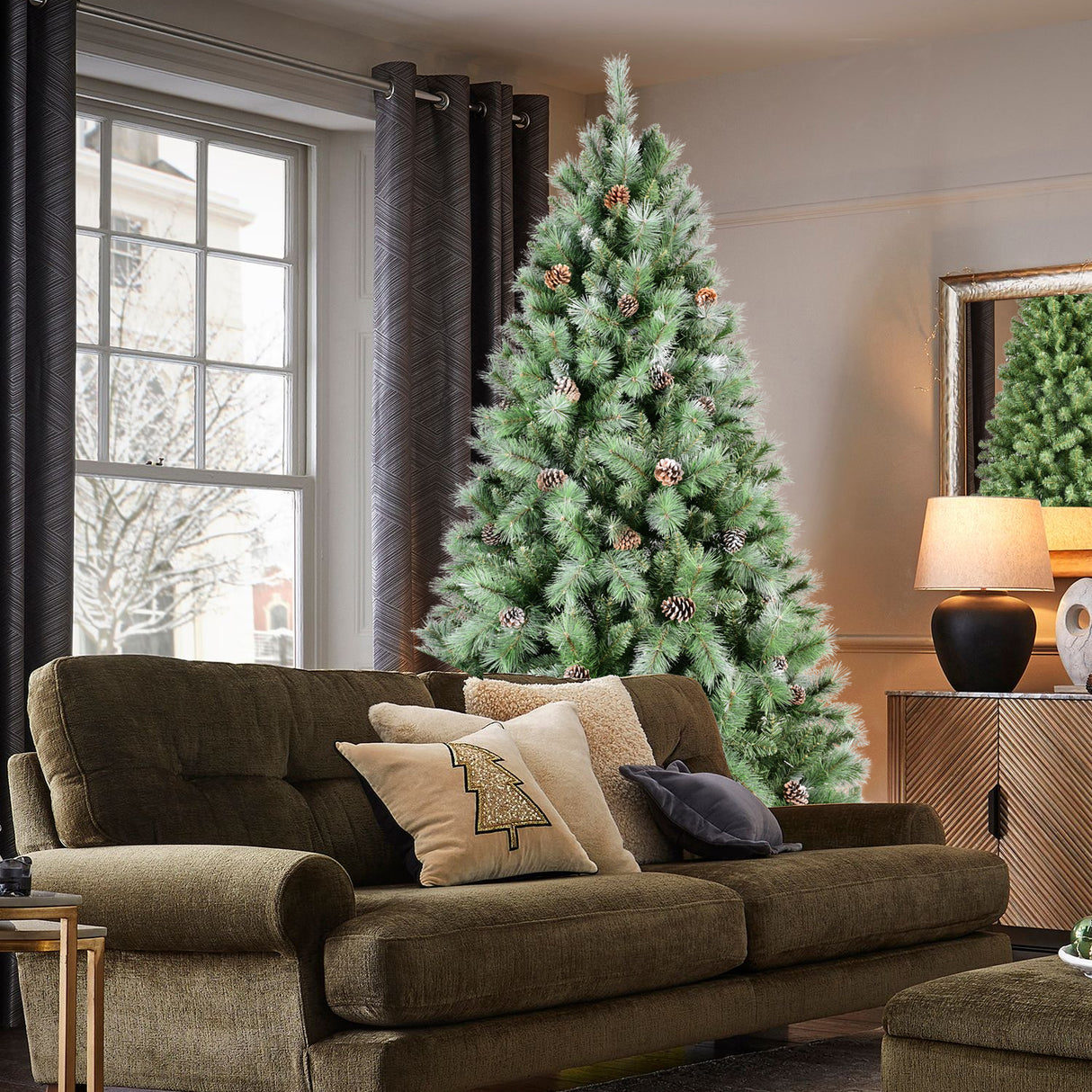 9Ft Christmas Tree with 122 Pine Cones