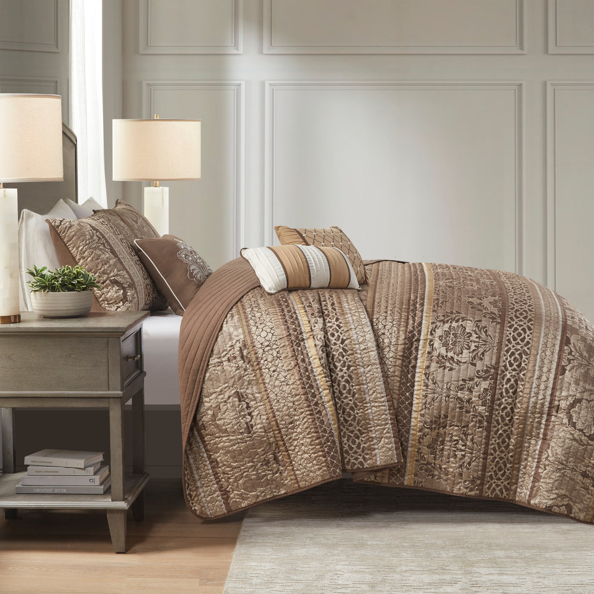 6 Piece Jacquard Quilt Set with Throw Pillows – Brown/Gold King/Cal King