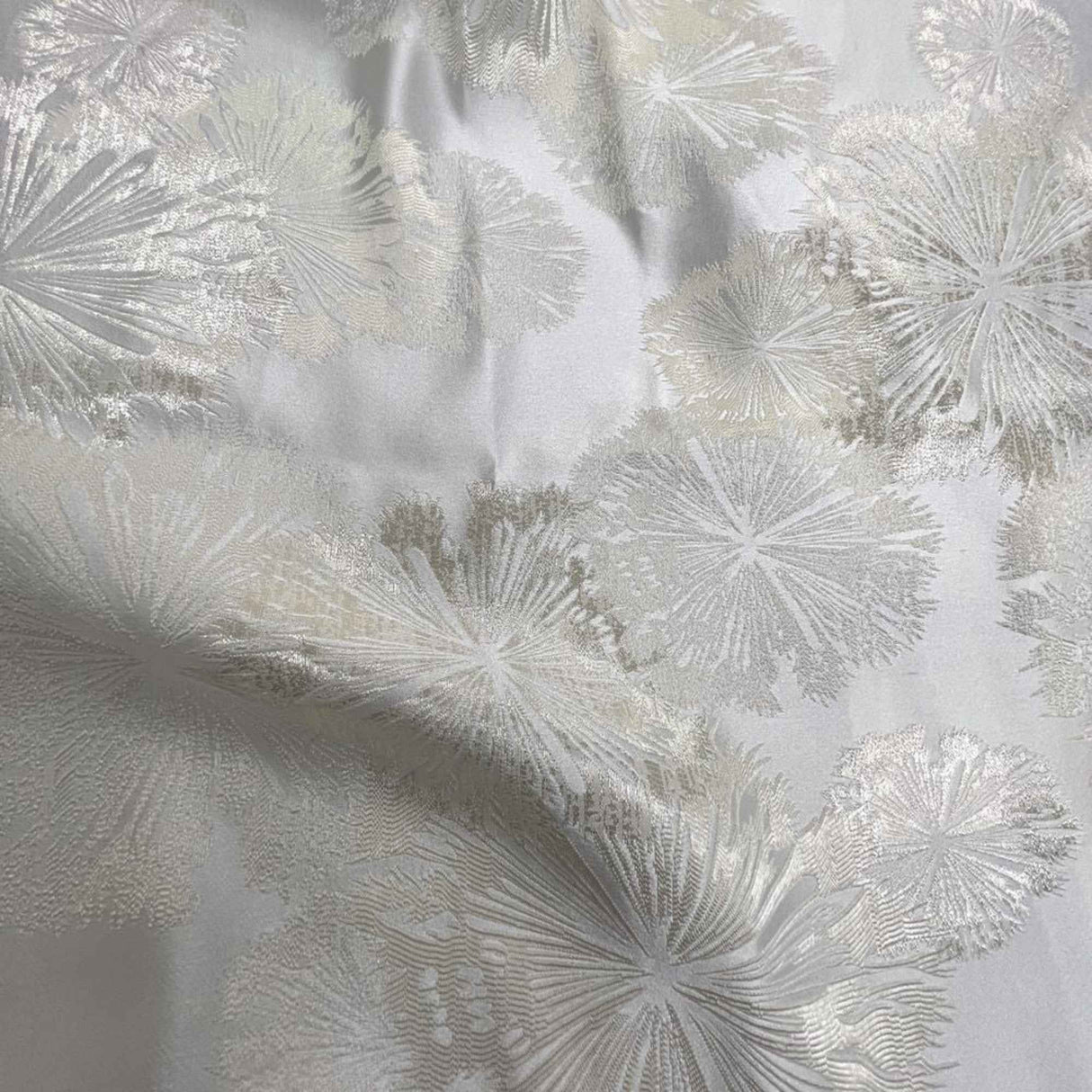 Allium Jacquard Tablecloth – Off White