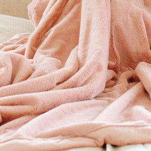 Lush XL Throw Blankets by Saranoni