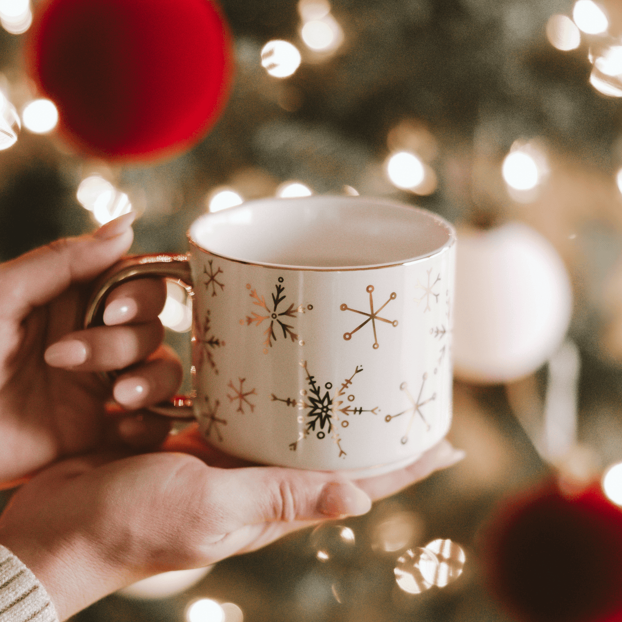 Gold Snowflakes 14oz Gold Handle Coffee Mug