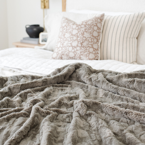 Faux Fur XL Throw Blankets by Saranoni