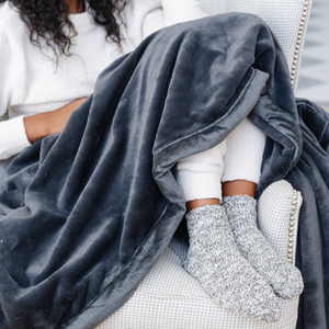 Lush XL Throw Blankets by Saranoni