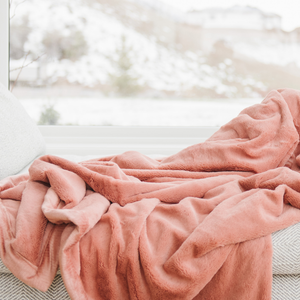 Lush XL Throw Blankets by Saranoni