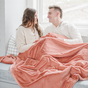 Lush XL Throw Blankets by Saranoni