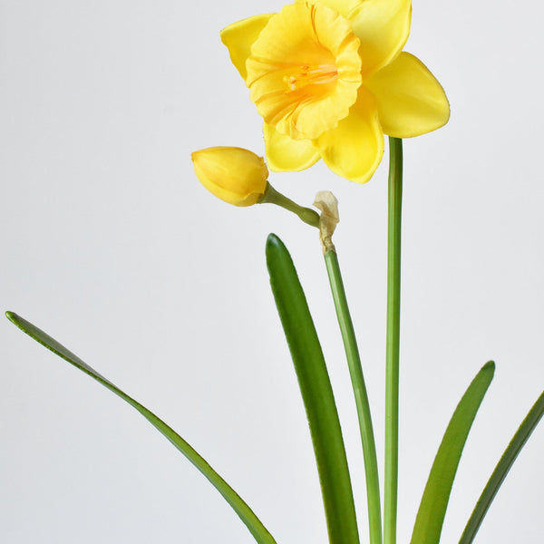 19" Faux Yellow Daffodil Spray Stem