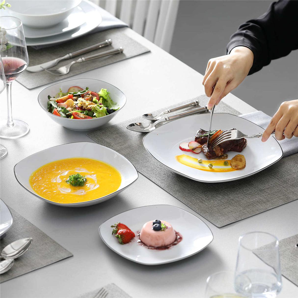 Elisa 24 Piece Dinnerware Set