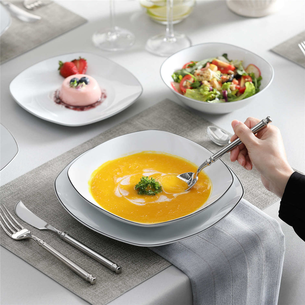 Elisa 24 Piece Dinnerware Set