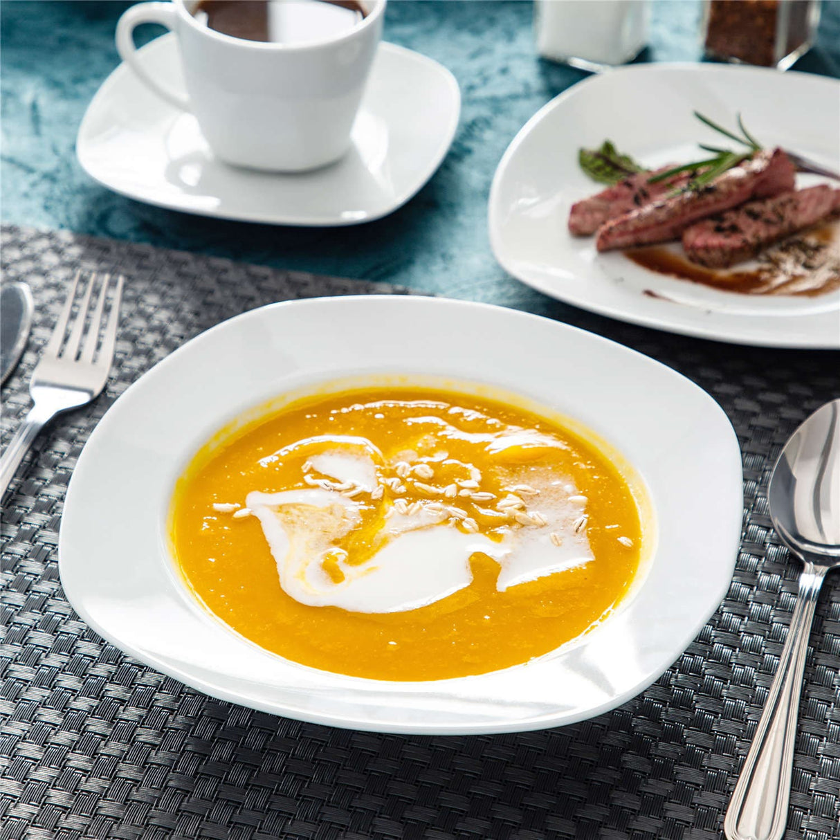 Elisa 30 Piece Dinnerware Set