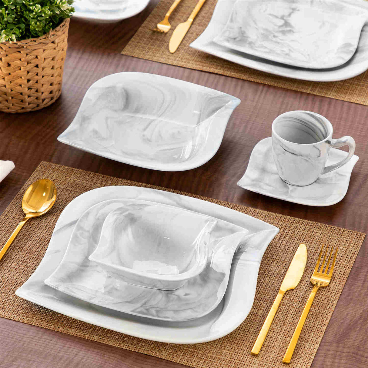 Elvira 36 Piece Dinnerware Set