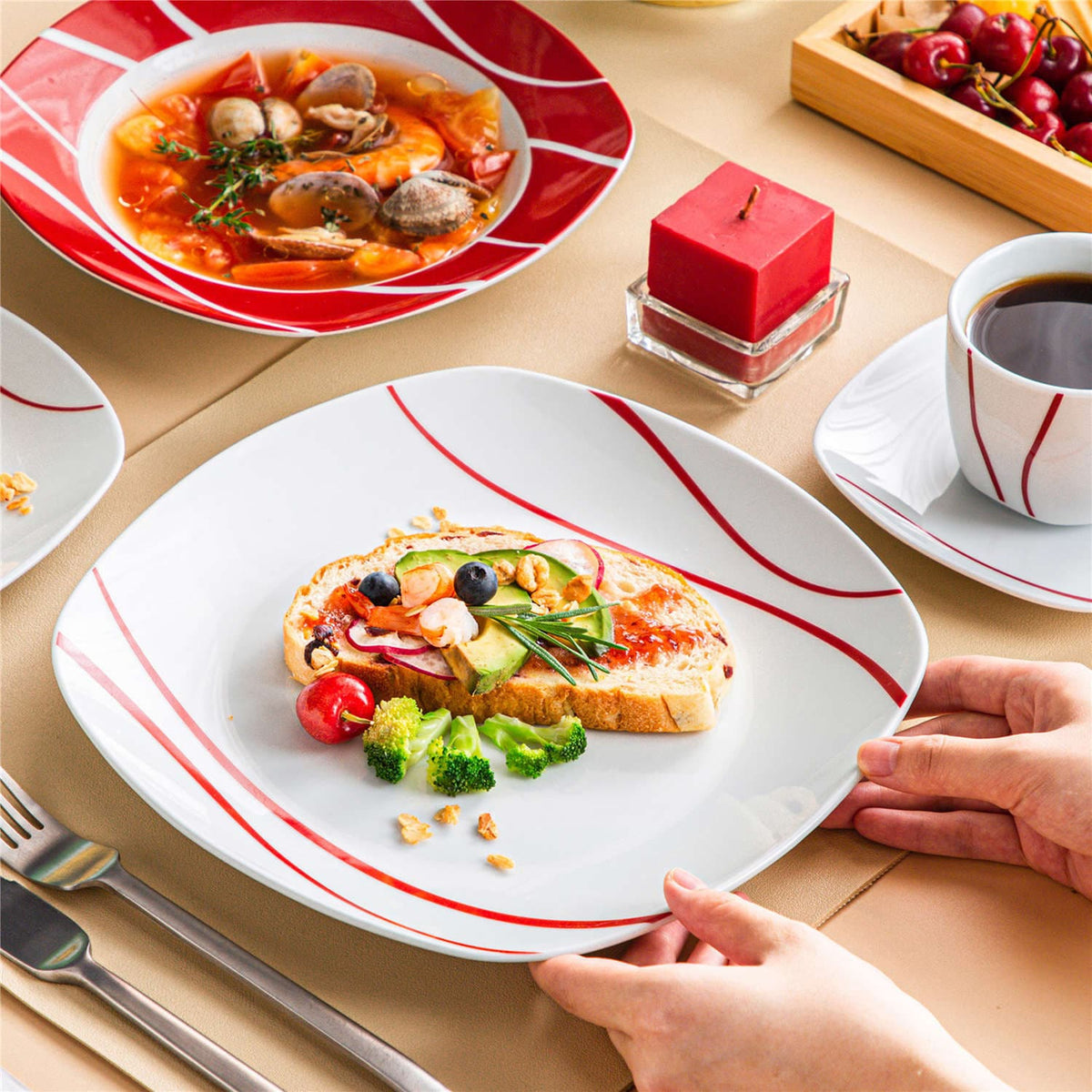 Felisa 30 Piece Dinnerware Set