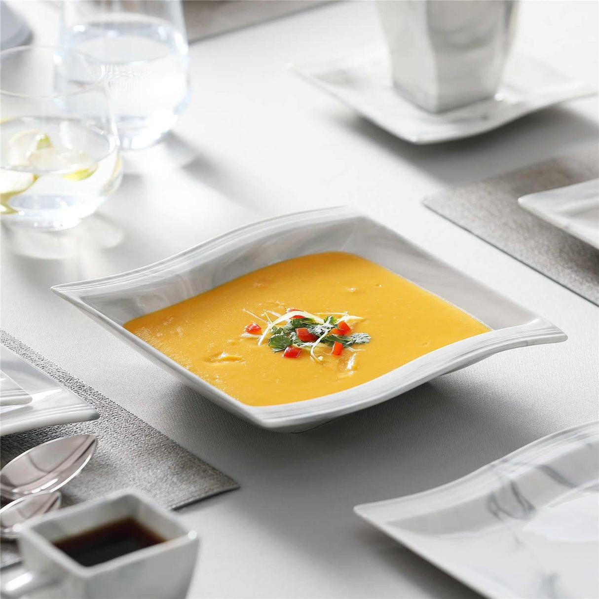 Flora 30 Piece Dinnerware Set