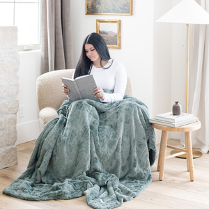 Faux Fur Throw Blankets by Saranoni