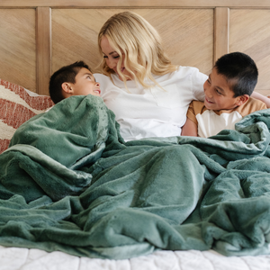 Lush XL Throw Blankets by Saranoni