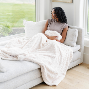 Faux Fur XL Throw Blankets by Saranoni