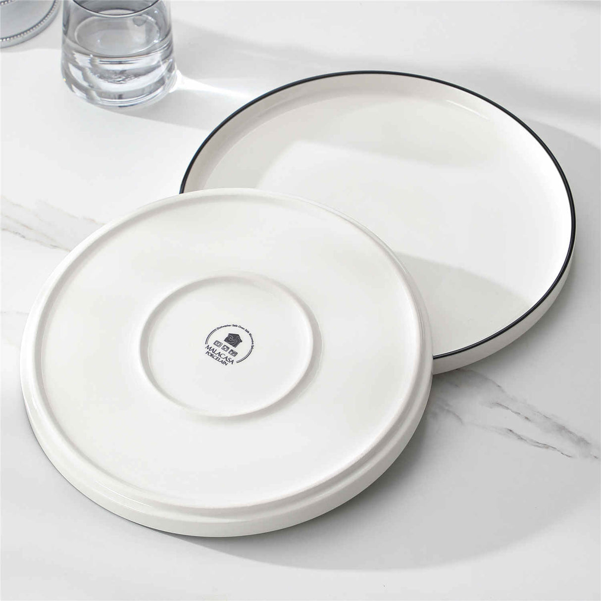 Leah 24 Piece Dinnerware Set for 8