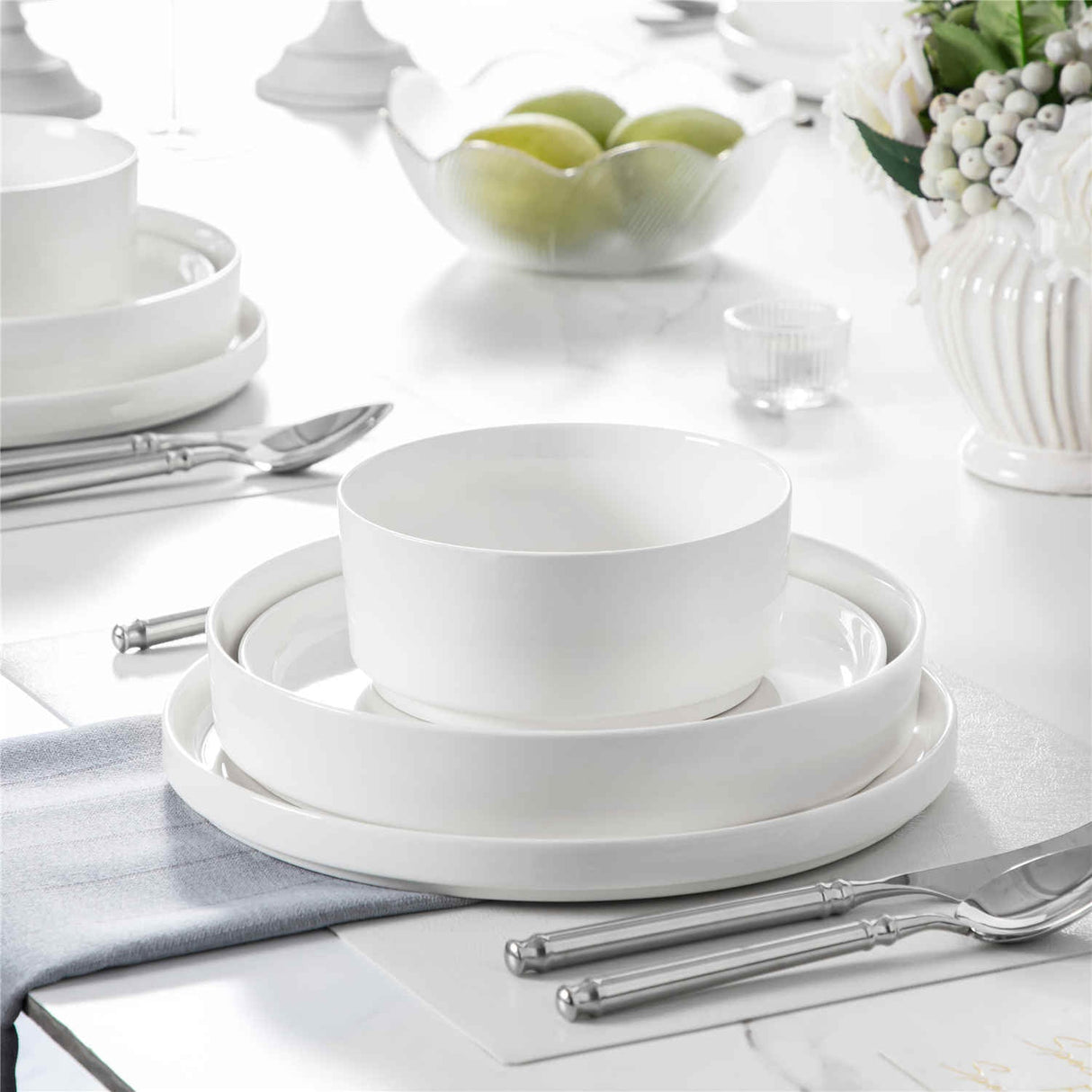 Leah 24 Piece Dinnerware Set