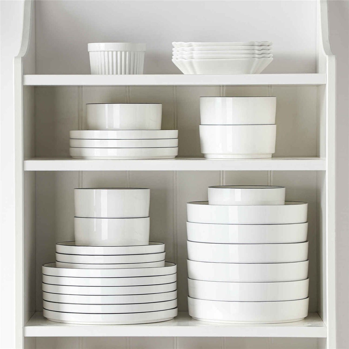 Leah 24 Piece Dinnerware Set