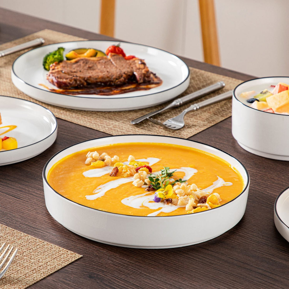 Leah 24 Piece Dinnerware Set for 6