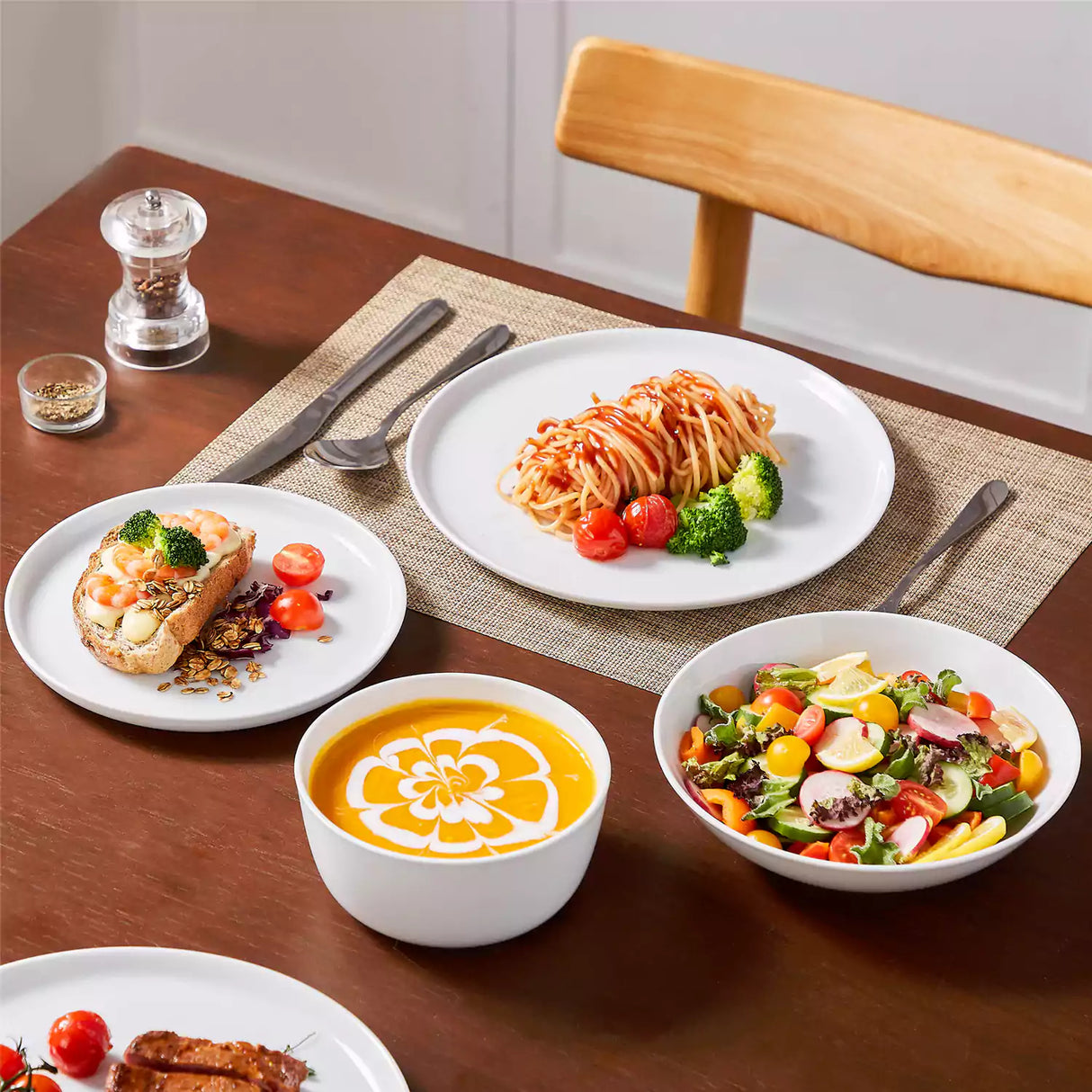Lexi 16 Piece Dinnerware Set