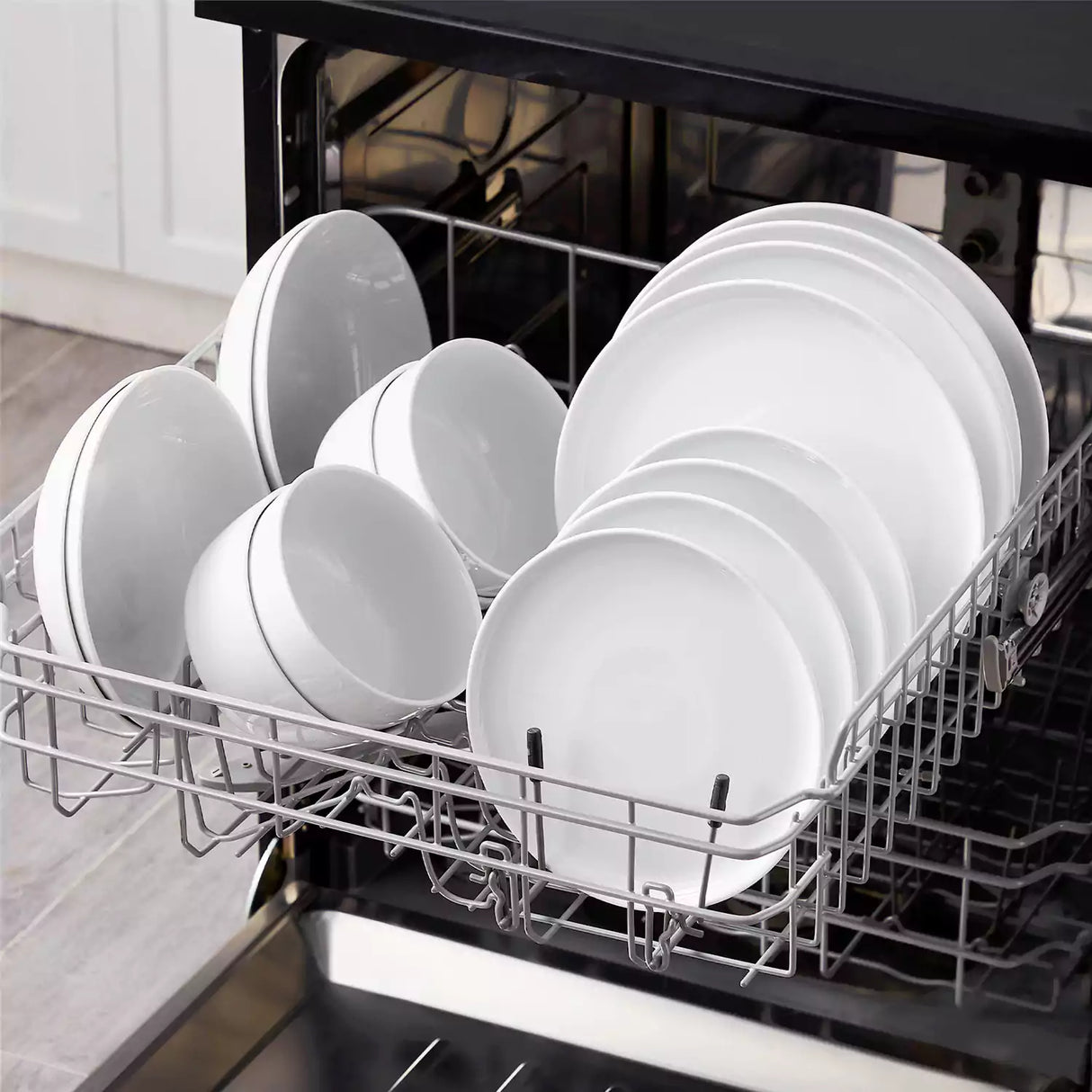 Lexi 16 Piece Dinnerware Set