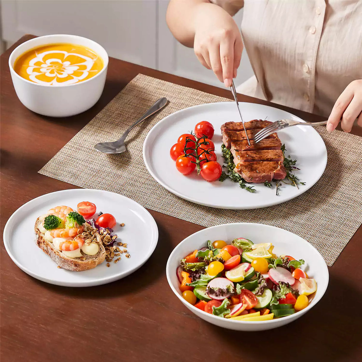 Lexi 16 Piece Dinnerware Set