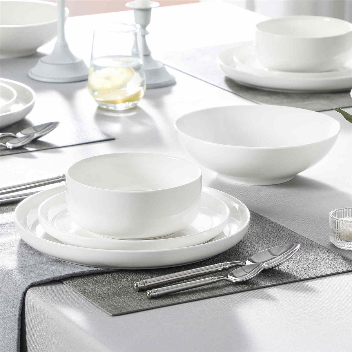 Luna 24 Piece Dinnerware Set