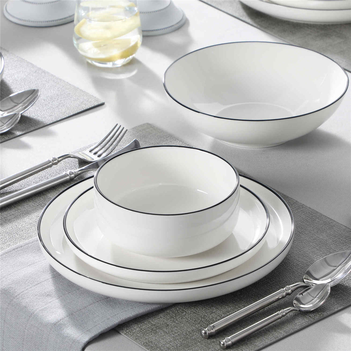 Luna 24 Piece Dinnerware Set