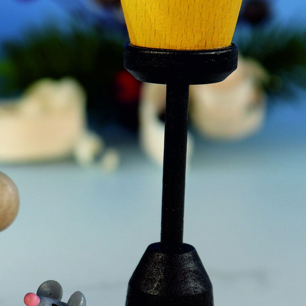 Weihnachtsmann Collectibles - Lamp Post with Tiny Mouse (Single)