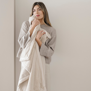 Lush XL Throw Blankets by Saranoni