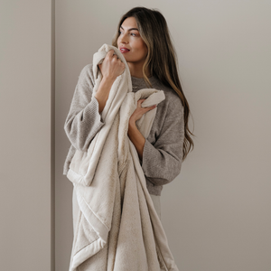 Lush XL Throw Blankets by Saranoni