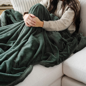 Lush XL Throw Blankets by Saranoni