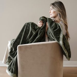 Lush XL Throw Blankets by Saranoni