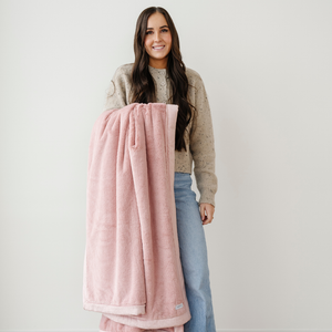 Lush XL Throw Blankets by Saranoni