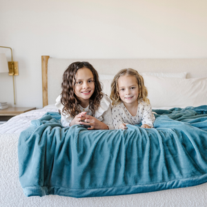 Lush XL Throw Blankets by Saranoni