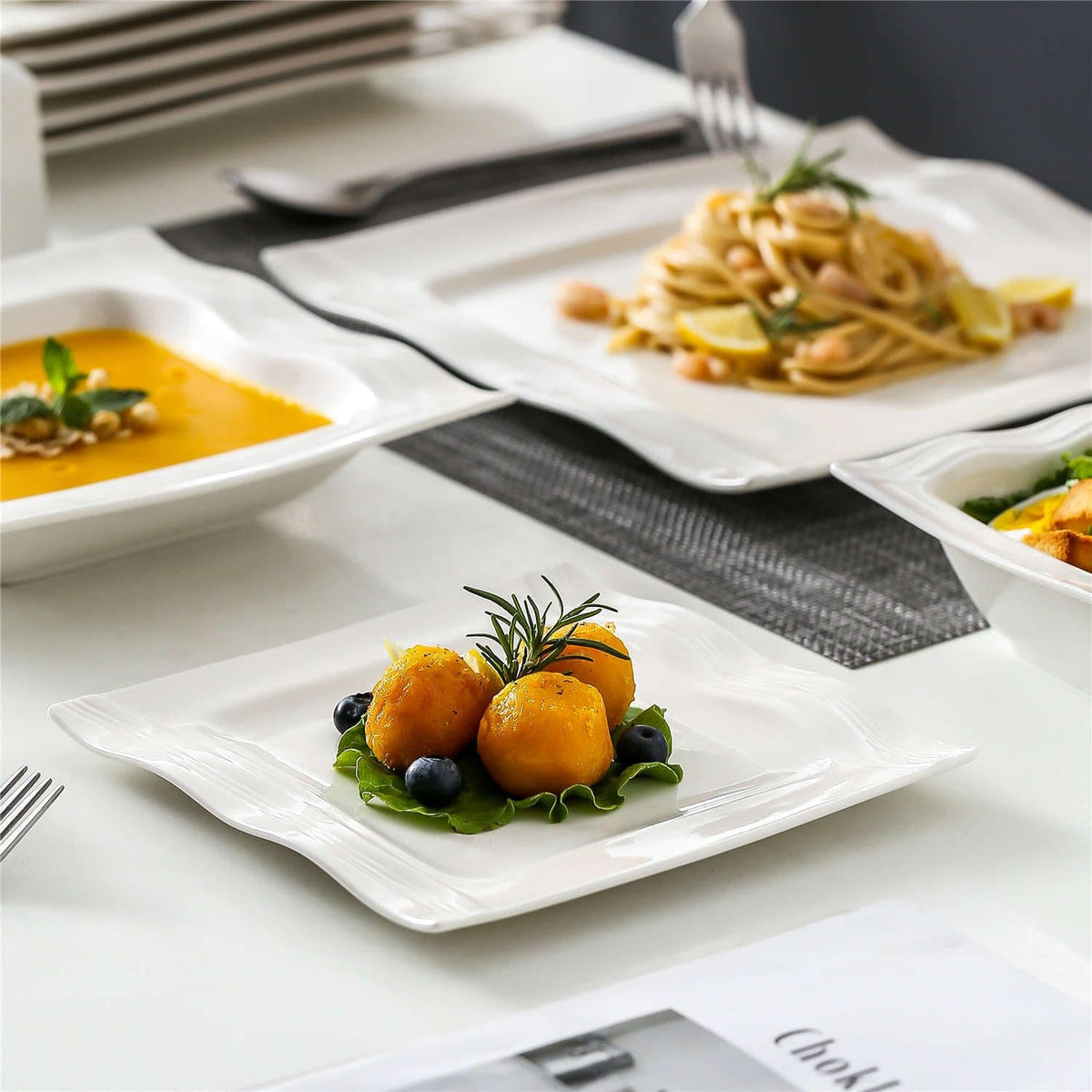 Mario 28 Piece Dinnerware Set