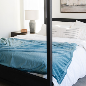 Lush XL Throw Blankets by Saranoni