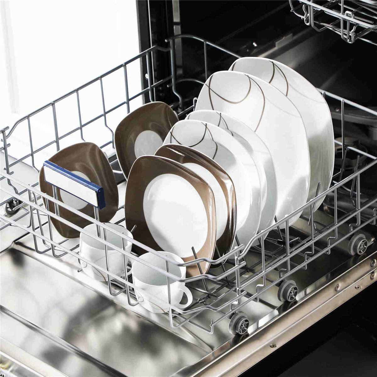 Nikita 30 Piece Dinnerware Set