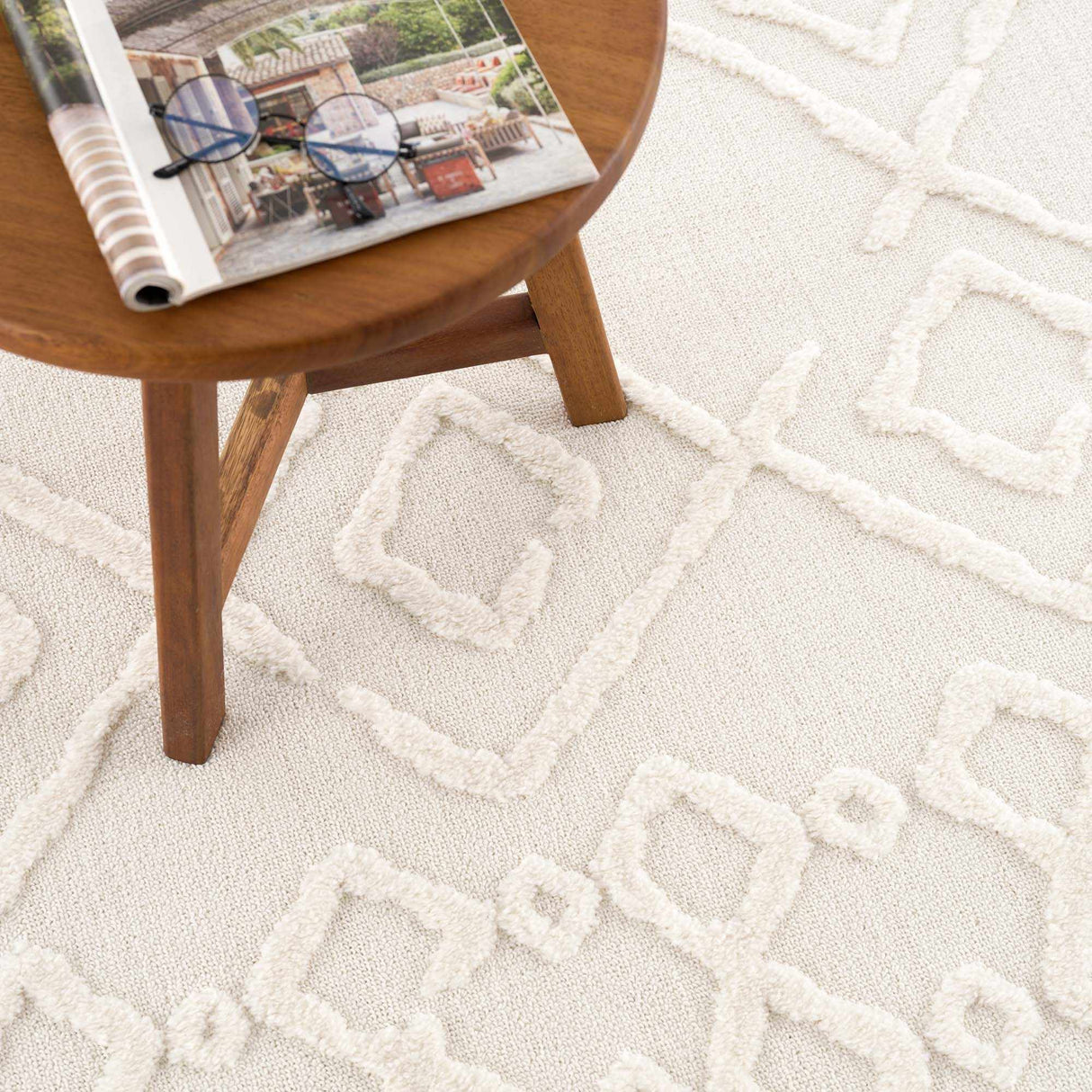 Gyundyukoru Area Rug