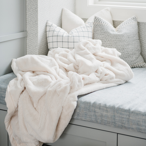 Lush XL Throw Blankets by Saranoni