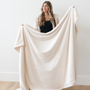 Lush XL Throw Blankets by Saranoni