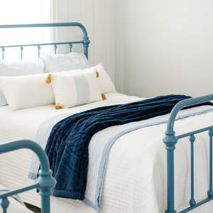 Lush XL Throw Blankets by Saranoni