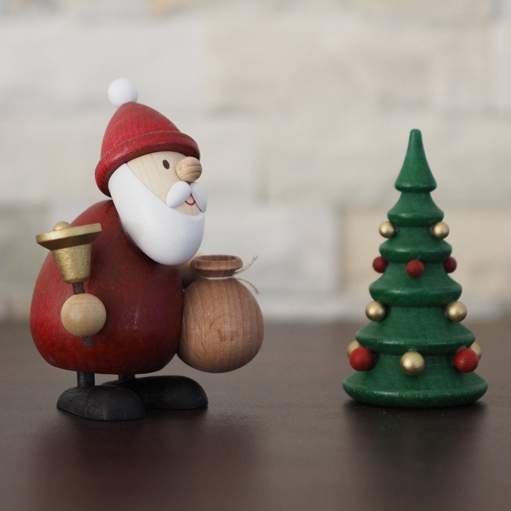 Weihnachtsmann Collectibles - Santa and Bell with Tree