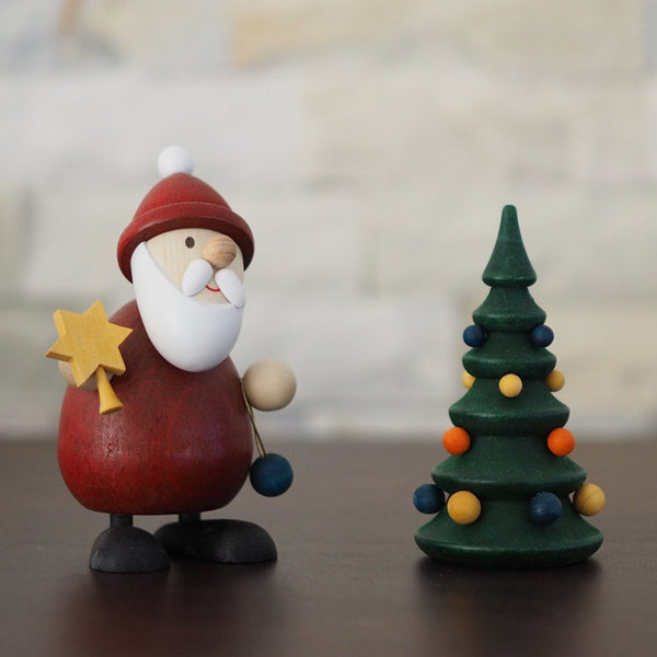 Weihnachtsmann Collectibles - Santa topping his Tree
