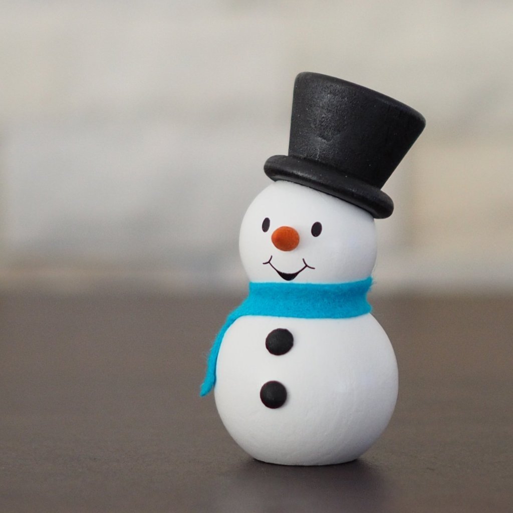 Weihnachtsmann Collectibles - Santa and Snowman