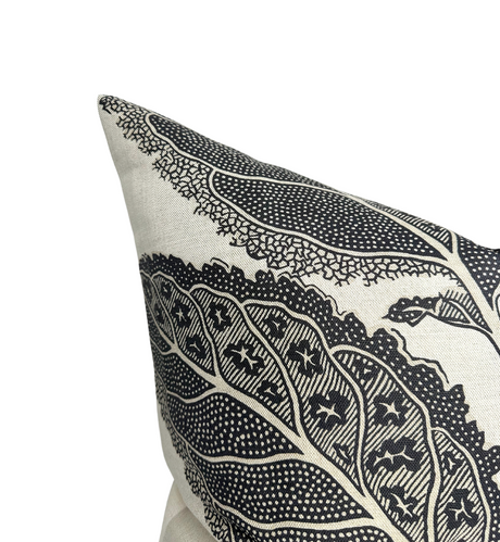 Lacinato Pillow Cover in Basalt Black