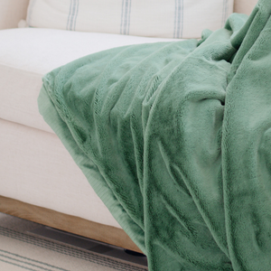 Lush XL Throw Blankets by Saranoni