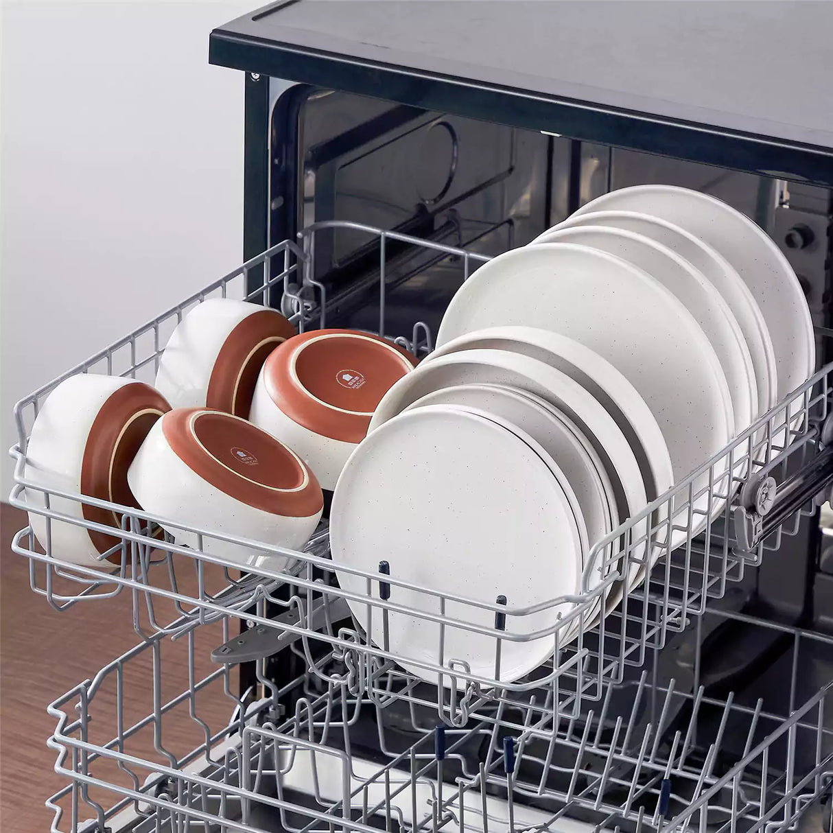 Tara 16 Piece Dinnerware Set