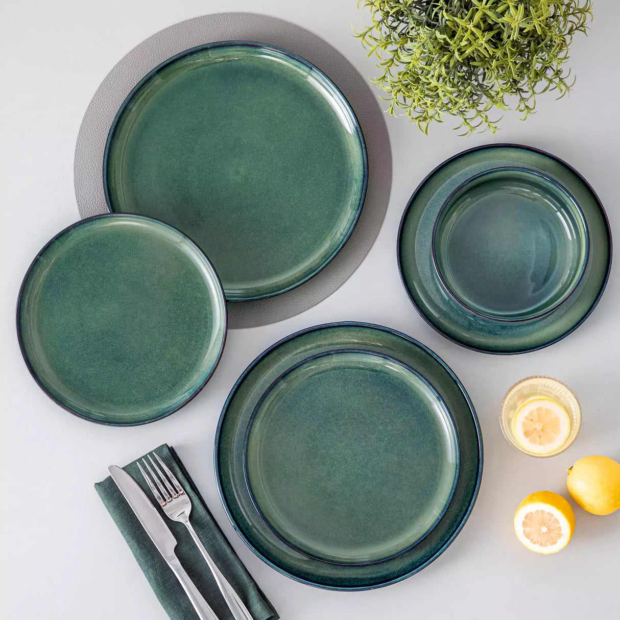 Starry Lipped-Edge 12 Piece Dinnerware Set
