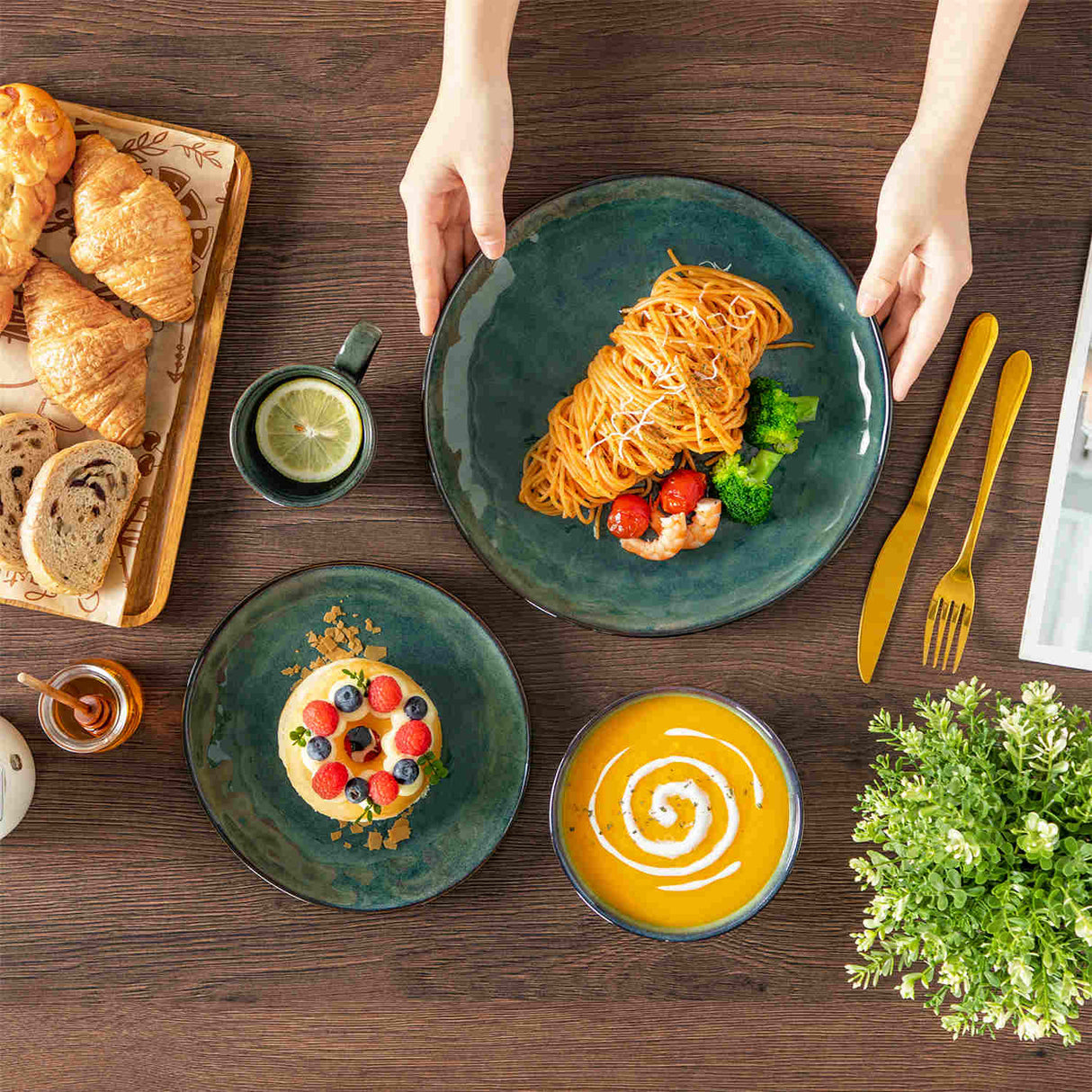 Starry 16 Piece Dinnerware Set